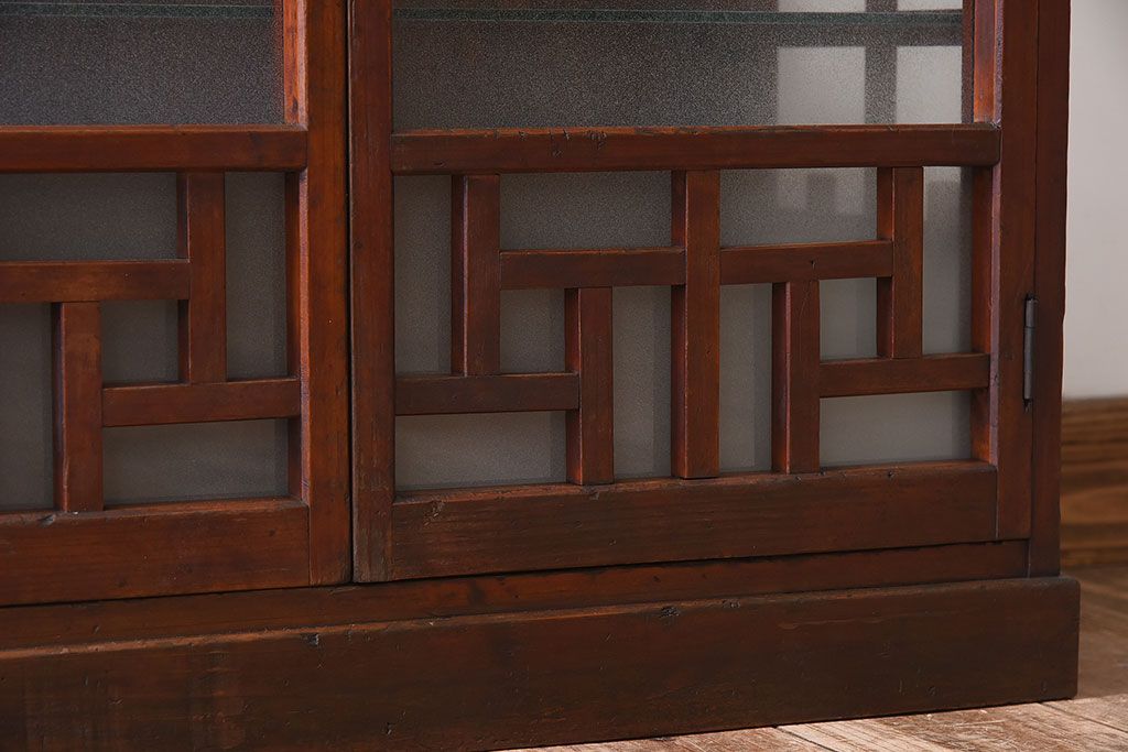 アンティーク家具　大正昭和期　ガラス棚板のアンティーク収納棚