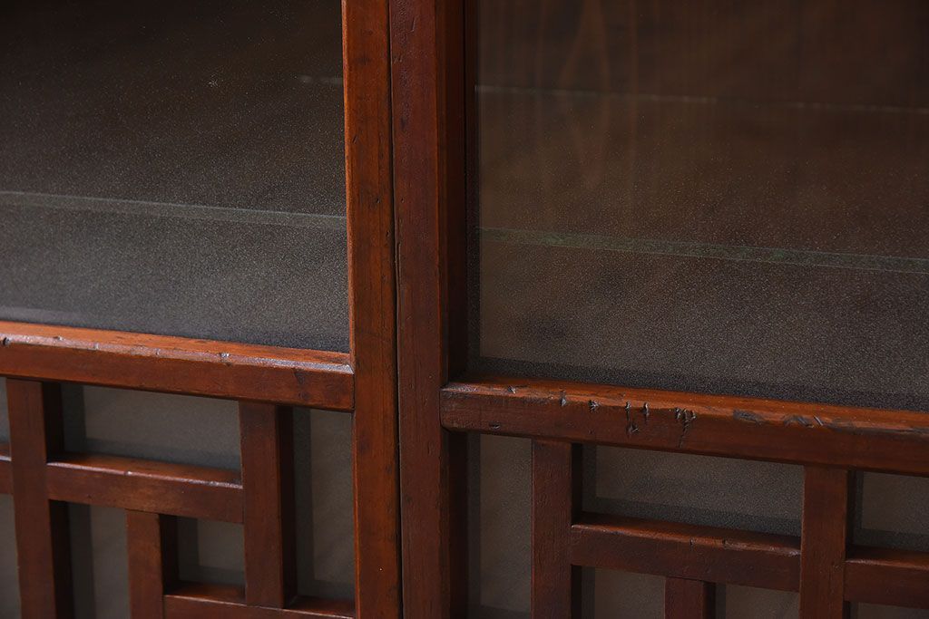 アンティーク家具　大正昭和期　ガラス棚板のアンティーク収納棚