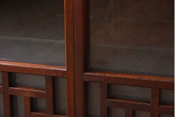 アンティーク家具　大正昭和期　ガラス棚板のアンティーク収納棚