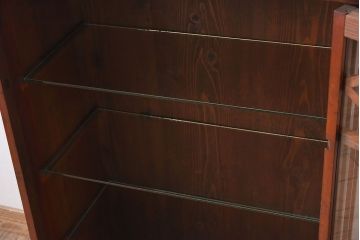 アンティーク家具　大正昭和期　ガラス棚板のアンティーク収納棚