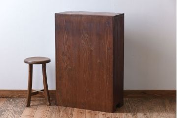 アンティーク家具　大正昭和期　ガラス棚板のアンティーク収納棚