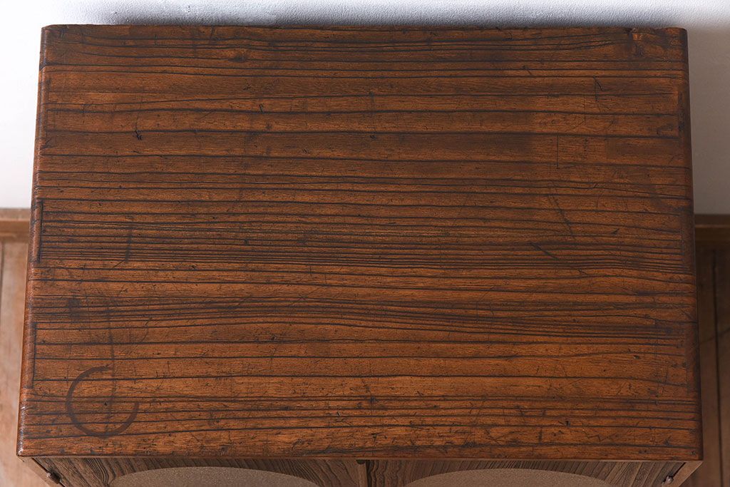 レトロ家具　昭和レトロ　上品で小ぶりな丸窓本箱(ブックケース)