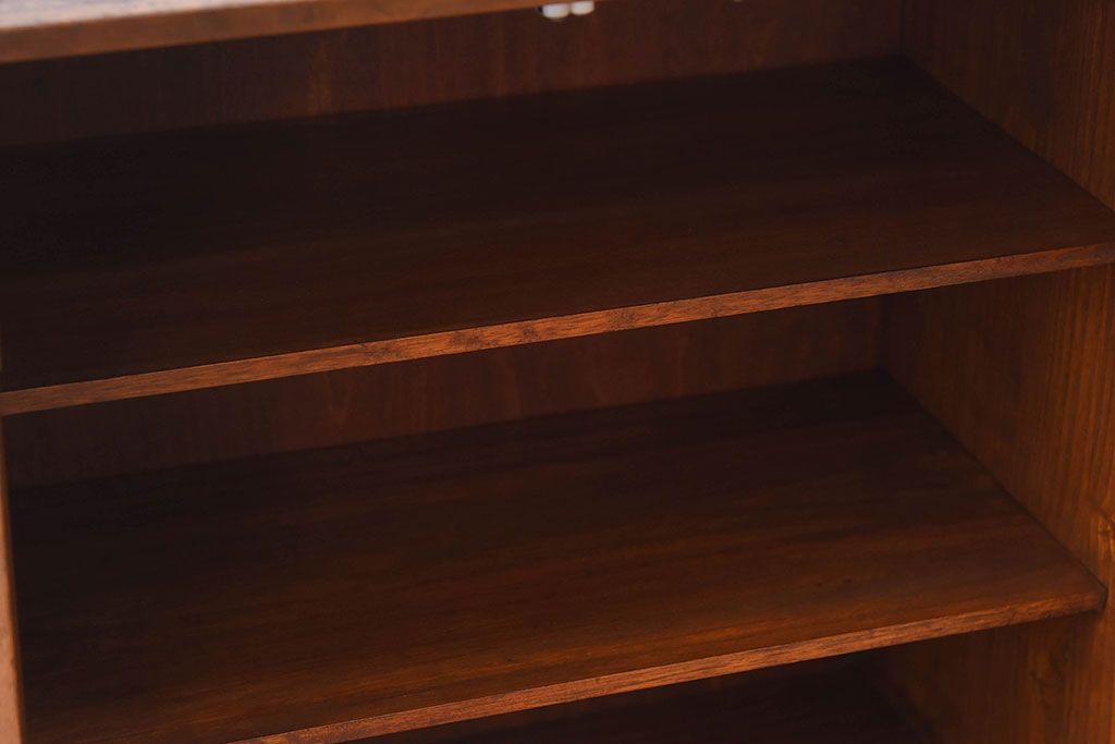 レトロ家具　昭和レトロ　上品で小ぶりな丸窓本箱(ブックケース)