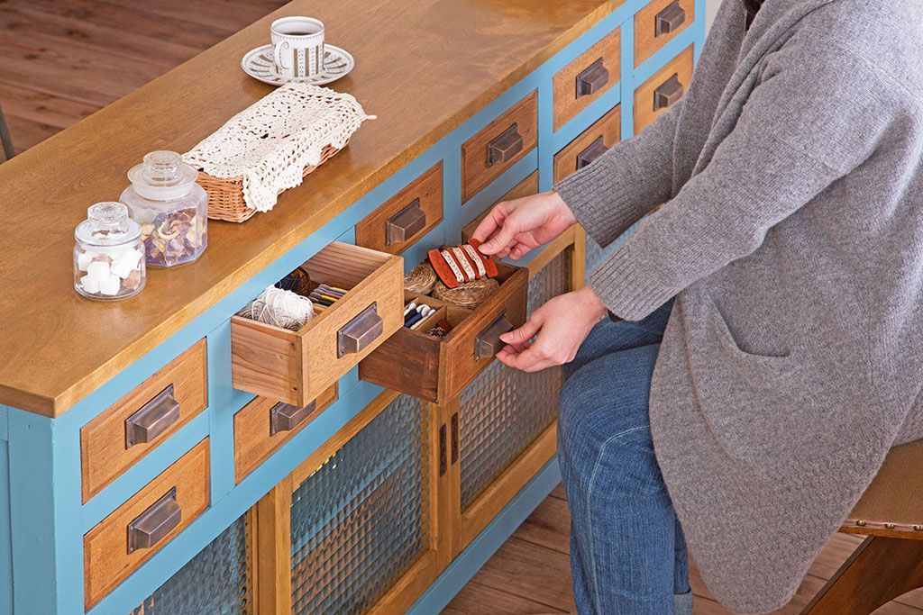 ペイント家具　チェッカーガラス引き戸のサイドボード(カウンター)