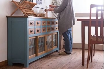 ペイント家具　チェッカーガラス引き戸のサイドボード(カウンター)