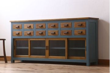 ペイント家具　チェッカーガラス引き戸のサイドボード(カウンター)