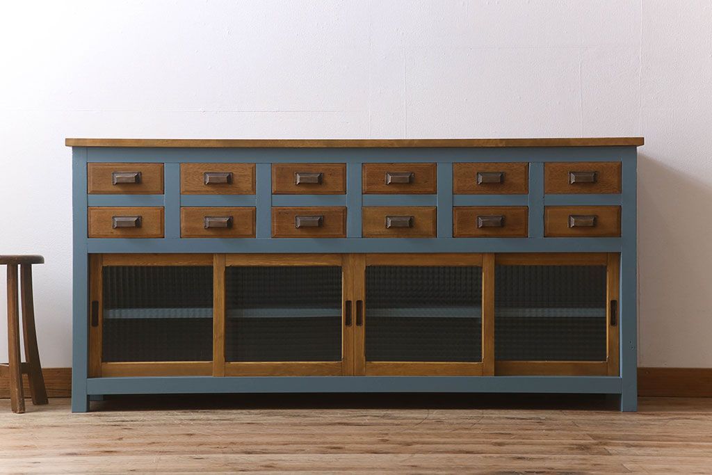 ペイント家具　チェッカーガラス引き戸のサイドボード(カウンター)