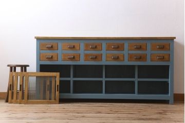 ペイント家具　チェッカーガラス引き戸のサイドボード(カウンター)