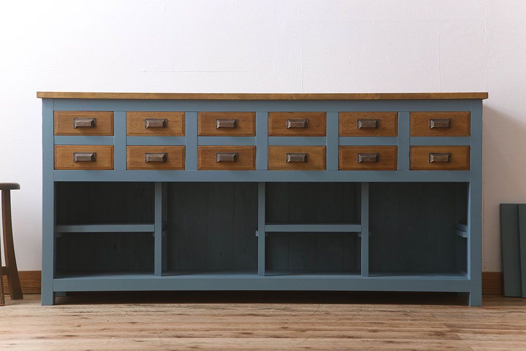 ペイント家具　チェッカーガラス引き戸のサイドボード(カウンター)