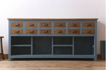 ペイント家具　チェッカーガラス引き戸のサイドボード(カウンター)