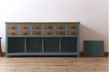 ペイント家具　チェッカーガラス引き戸のサイドボード(カウンター)