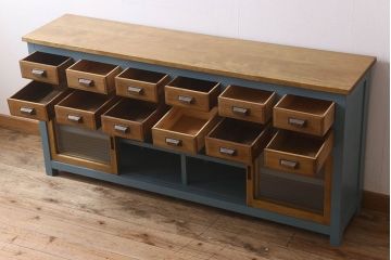 ペイント家具　チェッカーガラス引き戸のサイドボード(カウンター)