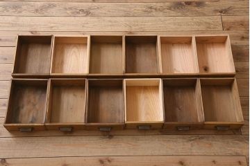 ペイント家具　チェッカーガラス引き戸のサイドボード(カウンター)