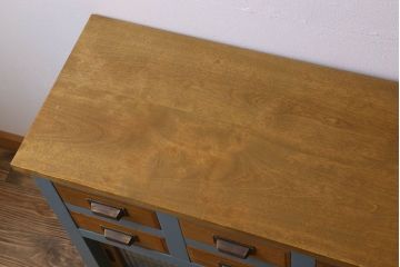 ペイント家具　チェッカーガラス引き戸のサイドボード(カウンター)