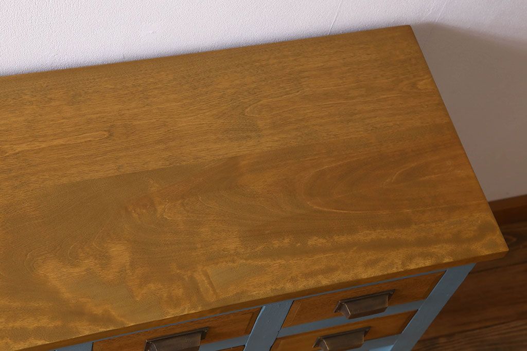 ペイント家具　チェッカーガラス引き戸のサイドボード(カウンター)