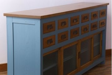 ペイント家具　チェッカーガラス引き戸のサイドボード(カウンター)