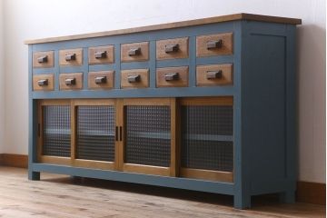 ペイント家具　チェッカーガラス引き戸のサイドボード(カウンター)