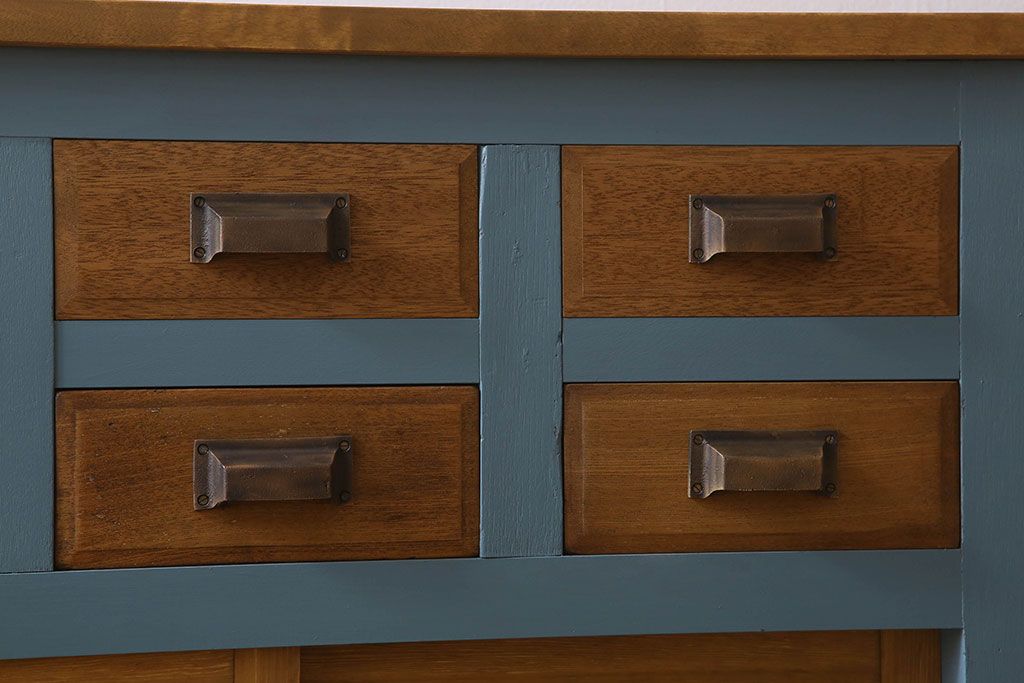 ペイント家具　チェッカーガラス引き戸のサイドボード(カウンター)