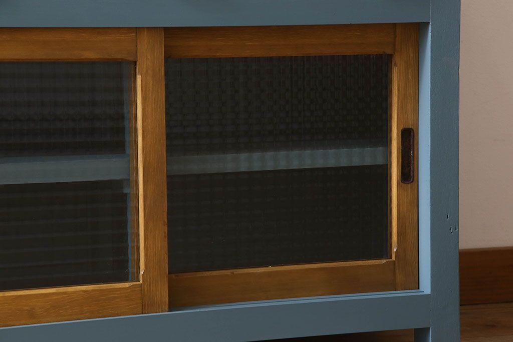 ペイント家具　チェッカーガラス引き戸のサイドボード(カウンター)