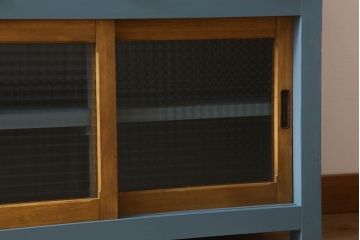 ペイント家具　チェッカーガラス引き戸のサイドボード(カウンター)