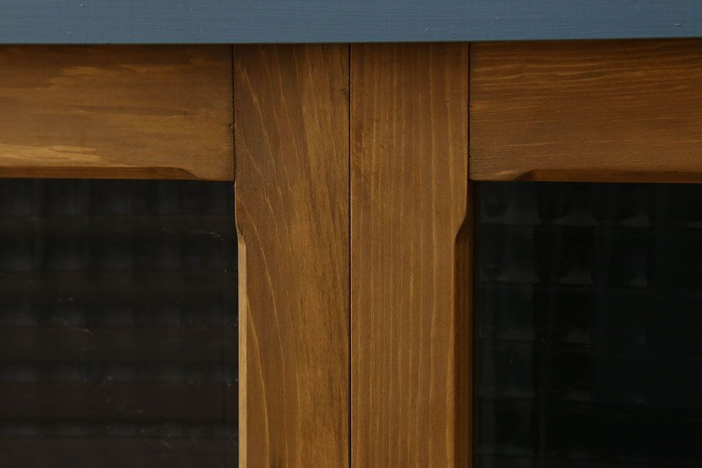 ペイント家具　チェッカーガラス引き戸のサイドボード(カウンター)