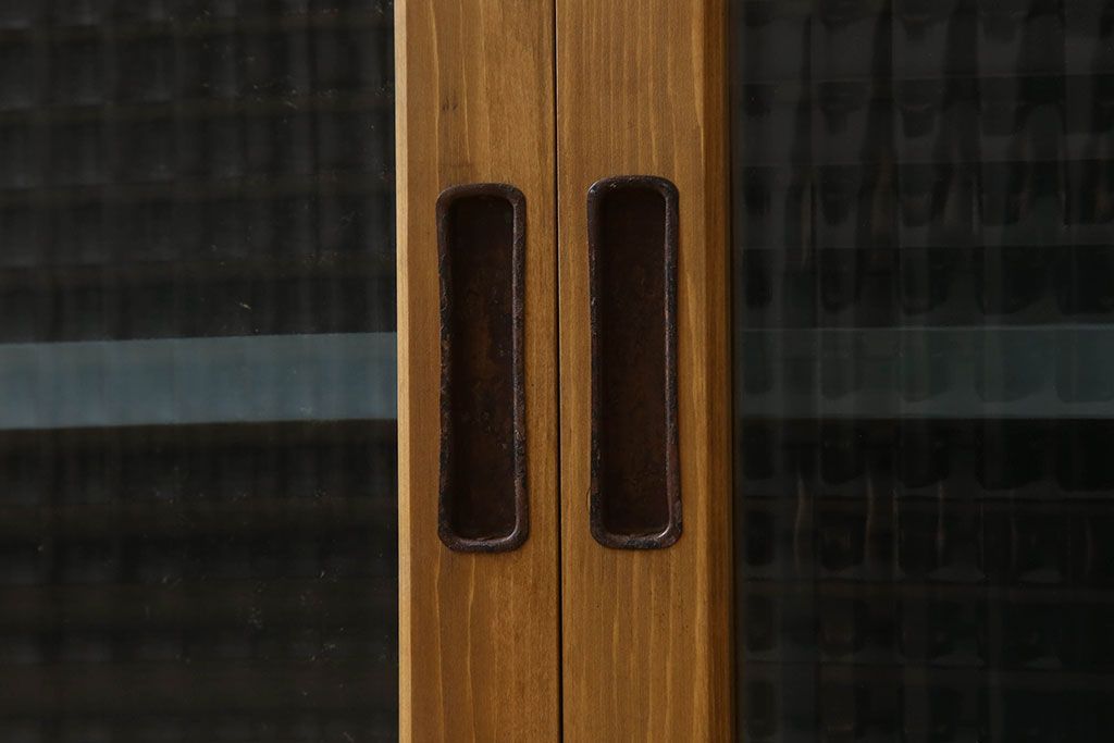 ペイント家具　チェッカーガラス引き戸のサイドボード(カウンター)