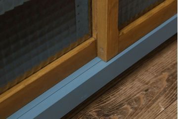 ペイント家具　チェッカーガラス引き戸のサイドボード(カウンター)