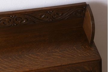 アンティーク家具　イギリスアンティーク　彫刻入り!上質なオーク材製のライティングビューロー