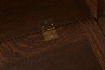 アンティーク家具　イギリスアンティーク　彫刻入り!上質なオーク材製のライティングビューロー