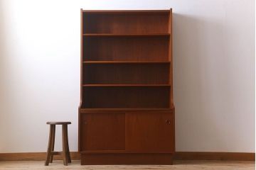 北欧家具　チーク材製のビンテージシェルフ(キャビネット)