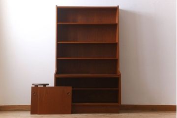 北欧家具　チーク材製のビンテージシェルフ(キャビネット)