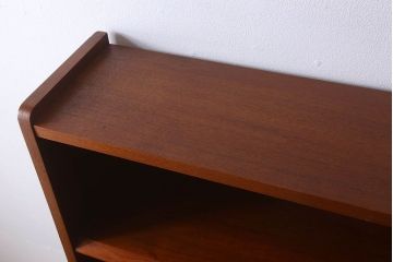 北欧家具　チーク材製のビンテージシェルフ(キャビネット)