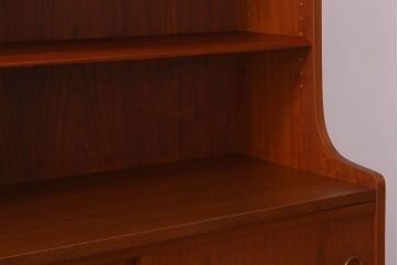 北欧家具　チーク材製のビンテージシェルフ(キャビネット)