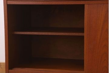 北欧家具　チーク材製のビンテージシェルフ(キャビネット)