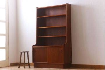 北欧家具 チーク材製のビンテージシェルフ(キャビネット)