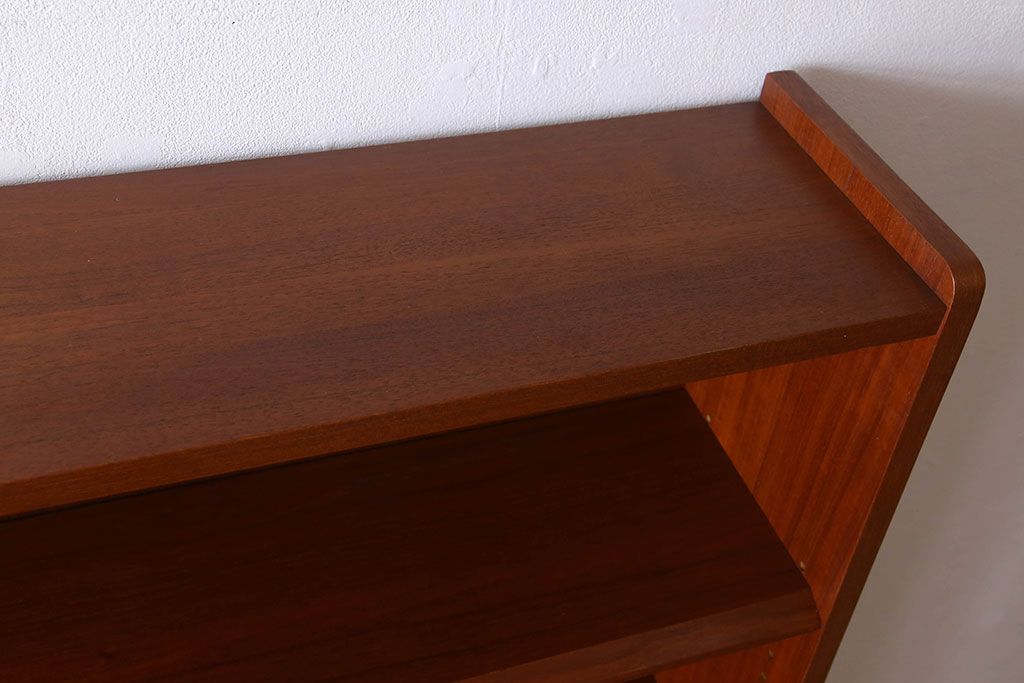 北欧家具 チーク材製のビンテージシェルフ(キャビネット)