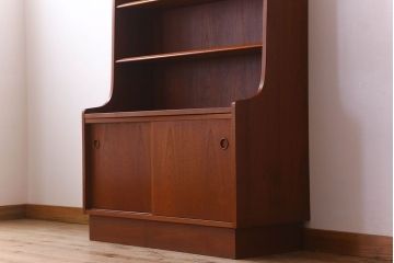 北欧家具 チーク材製のビンテージシェルフ(キャビネット)