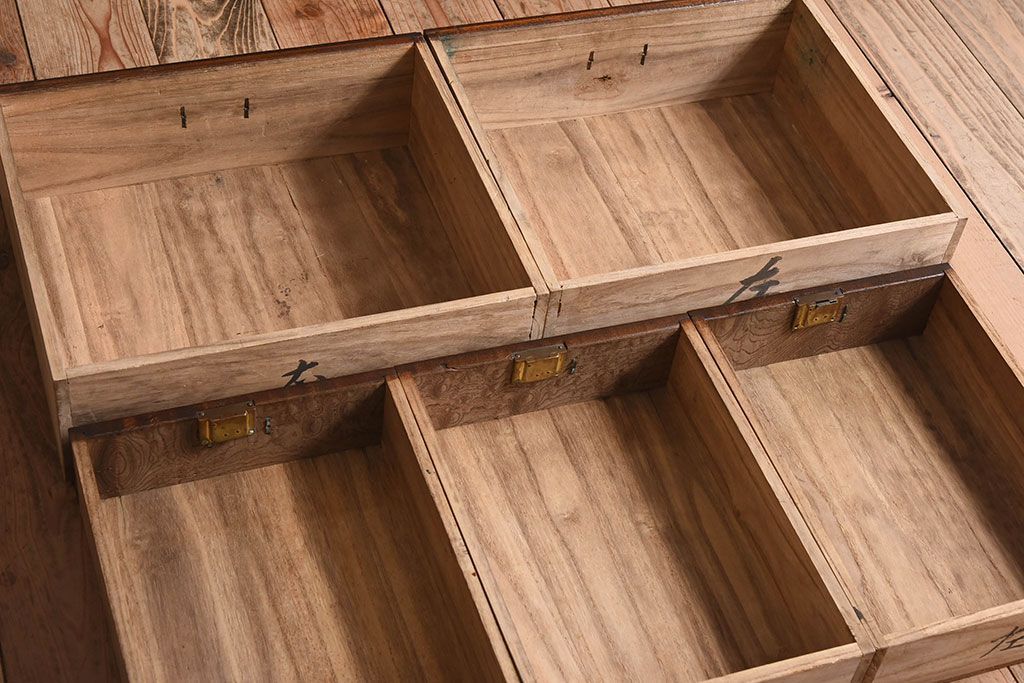 アンティーク家具　高級品　玉杢　三方欅材　かくし付き!重ね帳場箪笥