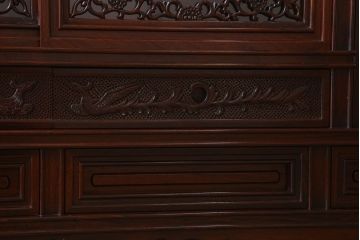 中古　民芸家具　唐木材(カリン材・花梨材)　最高級品!彫刻が素晴らしいサイドボード(収納棚、飾り棚)