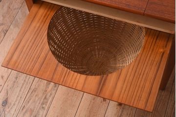 ヴィンテージ家具　Johannes Anderson(ヨハネス・アンダーセン)　チーク材　北欧ビンテージ　ソーイングテーブル(バタフライテーブル)