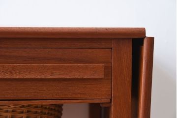 ヴィンテージ家具　Johannes Anderson(ヨハネス・アンダーセン)　チーク材　北欧ビンテージ　ソーイングテーブル(バタフライテーブル)