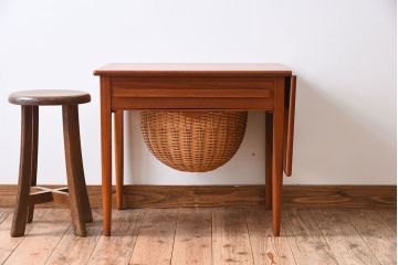ヴィンテージ家具　Johannes Anderson(ヨハネス・アンダーセン)　チーク材　北欧ビンテージ　ソーイングテーブル(バタフライテーブル)