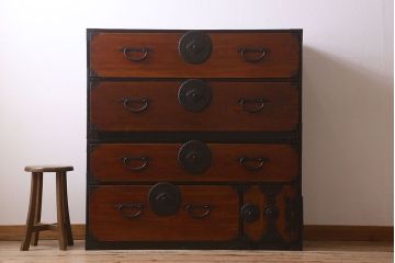 アンティーク家具　古民具・骨董　漆塗り　前面欅材の大ぶりな相馬箪笥