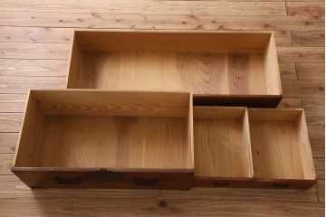 アンティーク家具　古民具・骨董　漆塗り　前面欅材の大ぶりな相馬箪笥