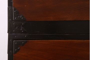アンティーク家具　古民具・骨董　漆塗り　前面欅材の大ぶりな相馬箪笥