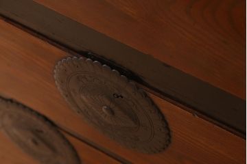 アンティーク家具　古民具・骨董　漆塗り　前面欅材の大ぶりな相馬箪笥