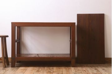 アンティーク家具　脚付き　和製アンティーク　古い木製のシンプルなラック(飾り棚)