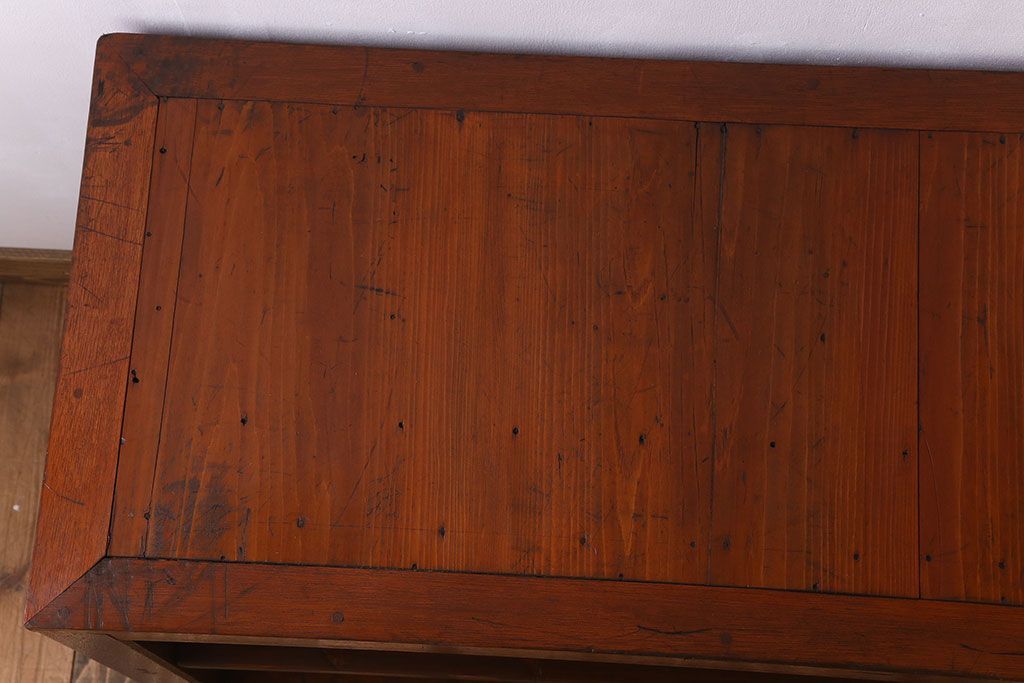 アンティーク家具　脚付き　和製アンティーク　古い木製のシンプルなラック(飾り棚)