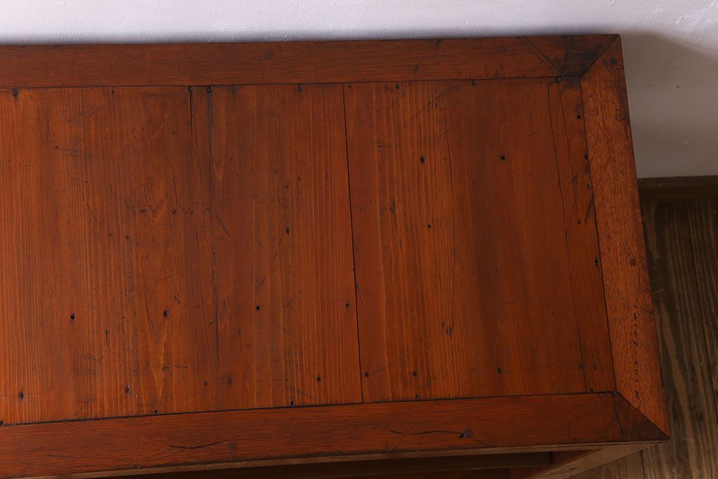 アンティーク家具　脚付き　和製アンティーク　古い木製のシンプルなラック(飾り棚)