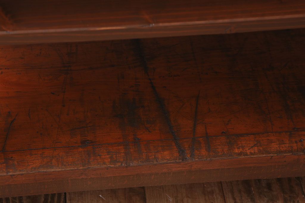 アンティーク家具　脚付き　和製アンティーク　古い木製のシンプルなラック(飾り棚)